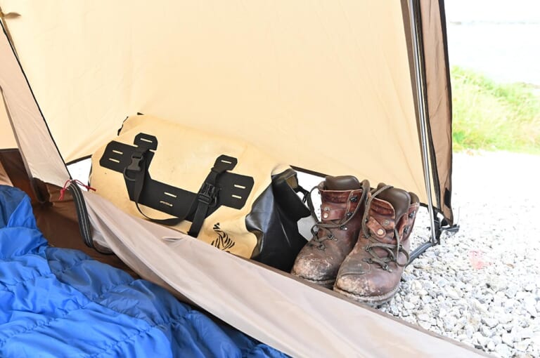 バイクでソロキャンプ|テント|前室の広さ|“バイクでソロキャンプ”失敗しない自立式テントの選び方【初心者は張りやすさを重視すべし】