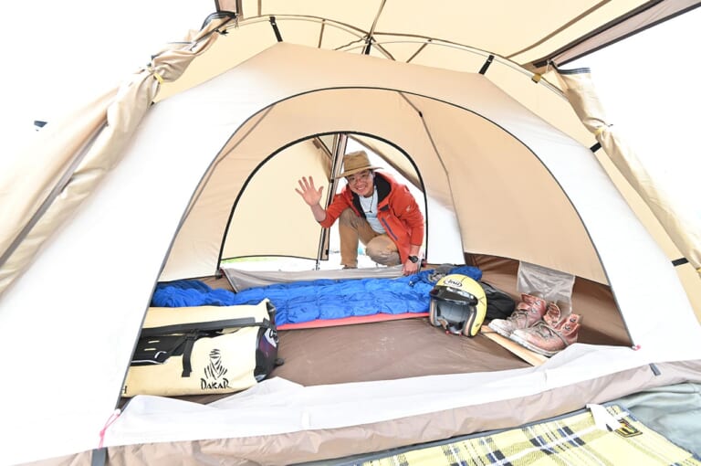 バイクでソロキャンプ|テント|天井の高さと出入り口|“バイクでソロキャンプ”失敗しない自立式テントの選び方【初心者は張りやすさを重視すべし】