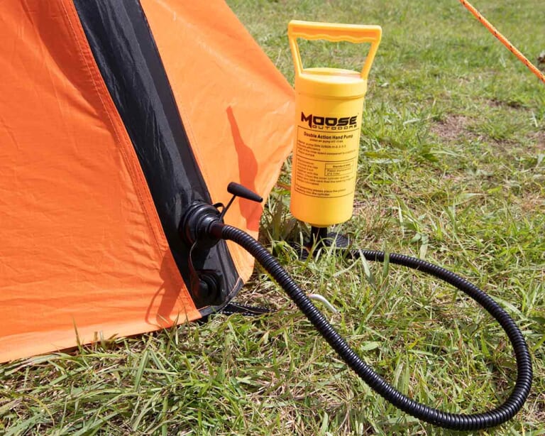 バイクでソロキャンプ|テント|オガワ エアーフレームテント ムース|“バイクでソロキャンプ”失敗しない自立式テントの選び方【初心者は張りやすさを重視すべし】