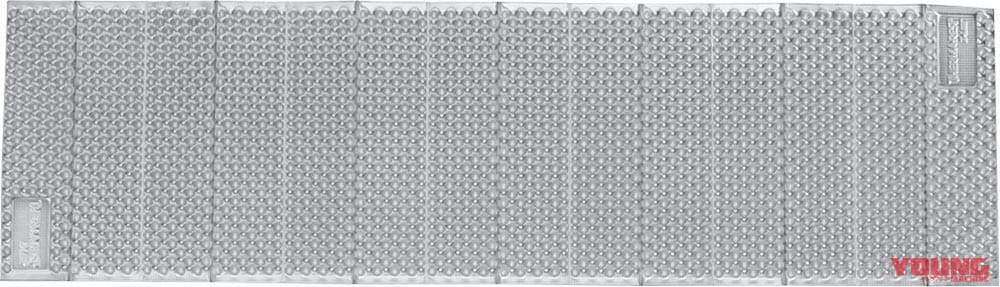 バイクでソロキャンプ|ウレタンマット|快適バイクキャンプの決め手! 快眠環境づくりを左右する“マット”の選び方