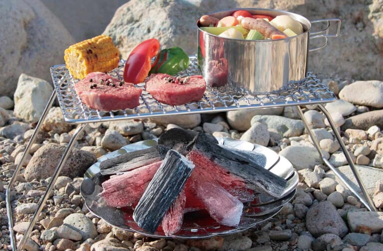 バイクでソロキャンプ|焚き火台|キャプテンスタッグ ステンレスイージーファイアベース|“バイクでソロキャンプ”失敗しない焚き火台の選び方【キャンプの花形には徹底的にこだわれ!】