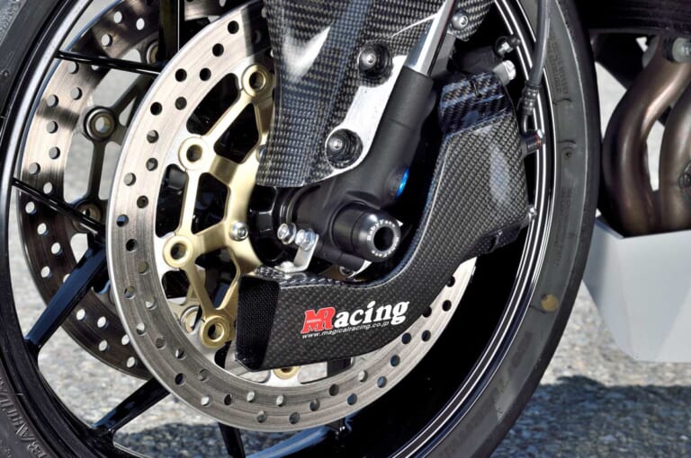 マジカルレーシングCBR600RR|キャリパークーリングダクト|CBR600RRベース車の素性を活かした高機能ボディパーツ〈マジカルレーシング〉