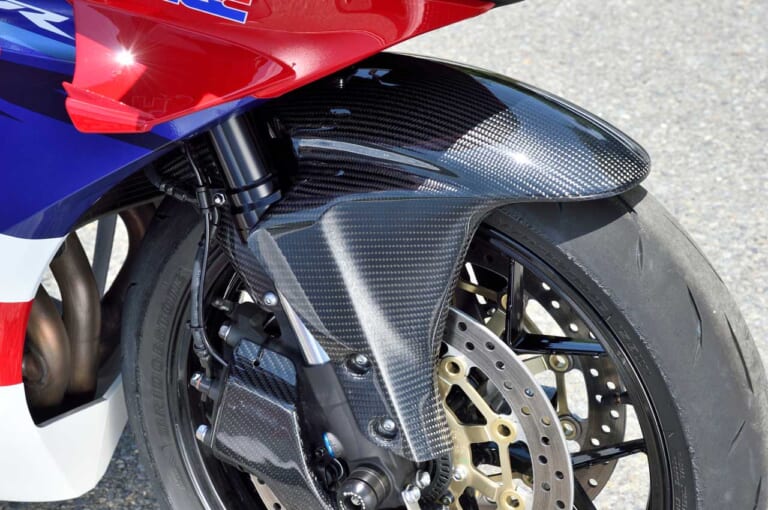 マジカルレーシングCBR600RR|フロントフェンダー|CBR600RRベース車の素性を活かした高機能ボディパーツ〈マジカルレーシング〉