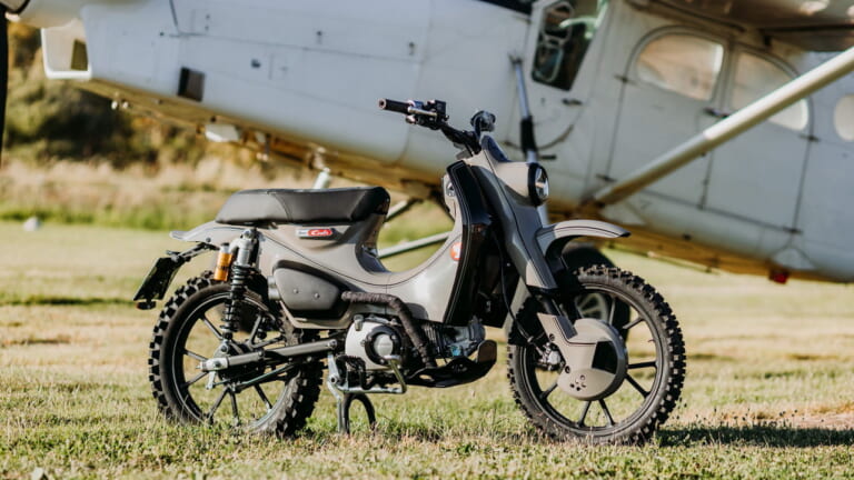 「ハンターよりゴツい」「カスタムが捗る」ホンダ スーパーカブ125X!! サルディーニャ島で500kmのオフロードを走るために作った?!