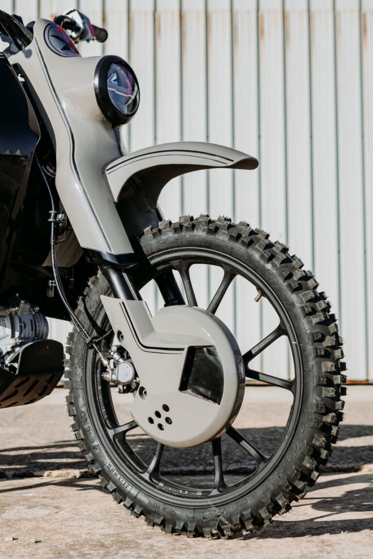 Honda Italy × MAAN Motocicli Audaci SUPER CUB 125X|ホンダ「スーパーカブ125X」登場! 実車はサルディーニャ島イベントとEICMAで公開