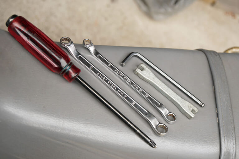 オフロードバイクメンテナンス|増し締め|使用工具|セロー225|愛車を好調に保つ! 簡単オフロード車チェック&メンテナンス【前編:増し締め/エアクリーナーetc.】