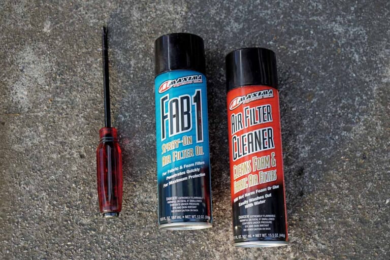 オフロードバイクメンテナンス|エアクリーナー清掃使用工具|セロー225|愛車を好調に保つ! 簡単オフロード車チェック&メンテナンス【前編:増し締め/エアクリーナーetc.】