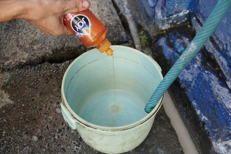 オフロードバイクメンテナンス|エアクリーナー清掃|セロー225|愛車を好調に保つ! 簡単オフロード車チェック&メンテナンス【前編:増し締め/エアクリーナーetc.】