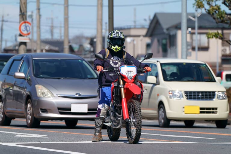 ホンダ　CRF250L｜右折待ち｜比較試乗｜舗装路＆市街地