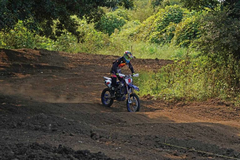 渡辺学のオフロードライディング指南|フープス|モトクロスヴィレッジ|飛ばずに通過する|コブが連続するセクション=フープスにチャレンジしてみよう!!〈渡辺学のオフロードライディング指南〉