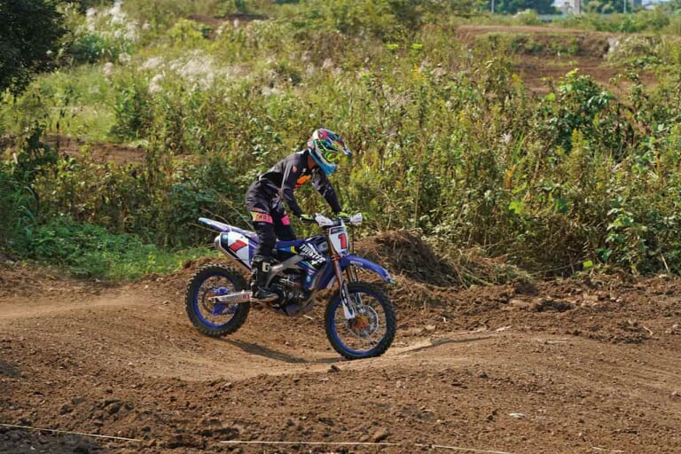 渡辺学のオフロードライディング指南|フープス|モトクロスヴィレッジ|飛ばずに通過する|コブが連続するセクション=フープスにチャレンジしてみよう!!〈渡辺学のオフロードライディング指南〉