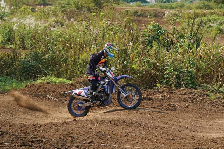 渡辺学のオフロードライディング指南|フープス|モトクロスヴィレッジ|飛ばずに通過する|コブが連続するセクション=フープスにチャレンジしてみよう!!〈渡辺学のオフロードライディング指南〉