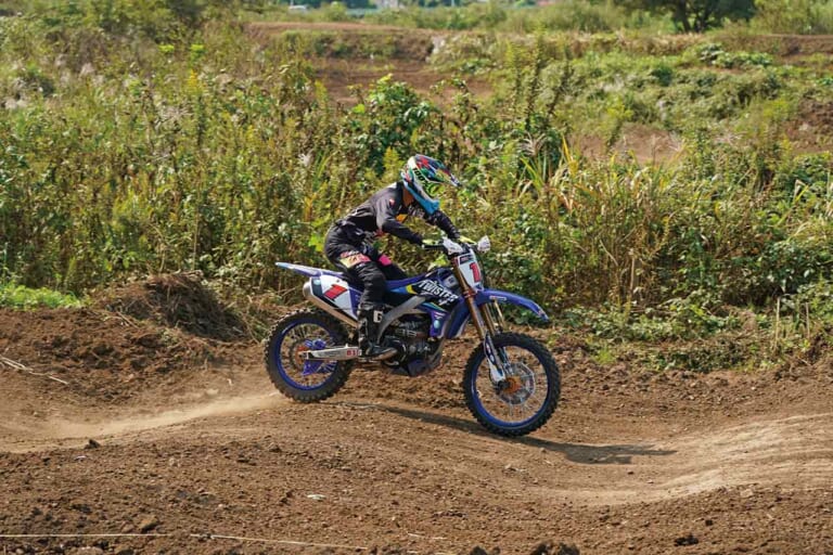 渡辺学のオフロードライディング指南|フープス|モトクロスヴィレッジ|飛ばずに通過する|コブが連続するセクション=フープスにチャレンジしてみよう!!〈渡辺学のオフロードライディング指南〉