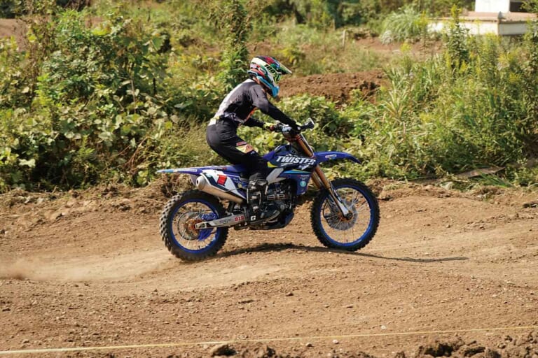 渡辺学のオフロードライディング指南|フープス|モトクロスヴィレッジ|基本|飛んでみる|コブが連続するセクション=フープスにチャレンジしてみよう!!〈渡辺学のオフロードライディング指南〉