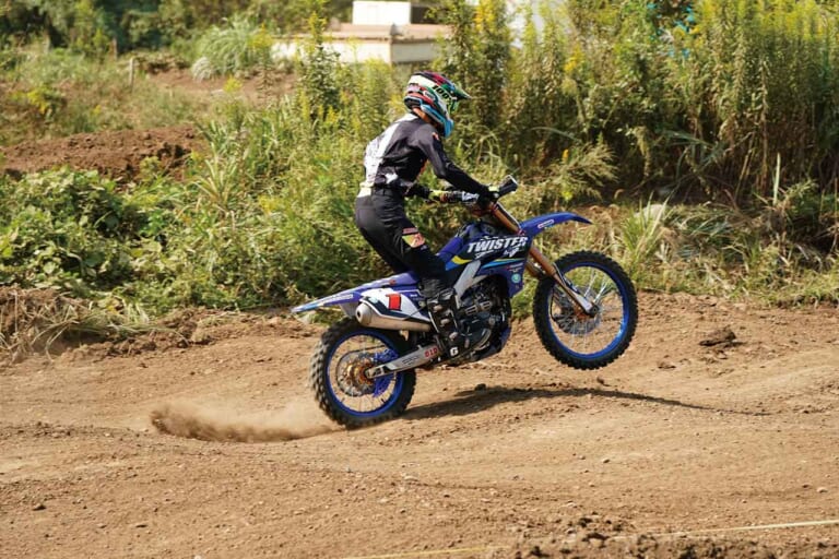 渡辺学のオフロードライディング指南|フープス|モトクロスヴィレッジ|基本|飛んでみる|コブが連続するセクション=フープスにチャレンジしてみよう!!〈渡辺学のオフロードライディング指南〉