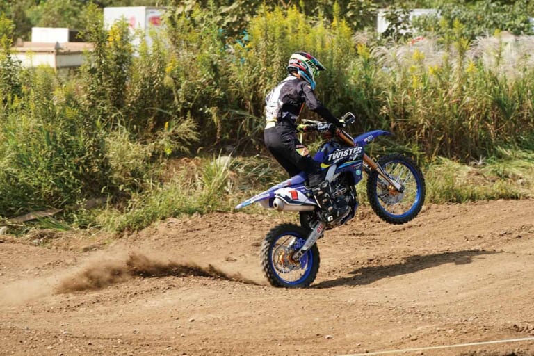 渡辺学のオフロードライディング指南|フープス|モトクロスヴィレッジ|基本|飛んでみる|コブが連続するセクション=フープスにチャレンジしてみよう!!〈渡辺学のオフロードライディング指南〉