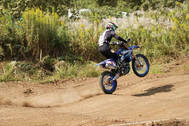 渡辺学のオフロードライディング指南|フープス|モトクロスヴィレッジ|基本|飛んでみる|コブが連続するセクション=フープスにチャレンジしてみよう!!〈渡辺学のオフロードライディング指南〉