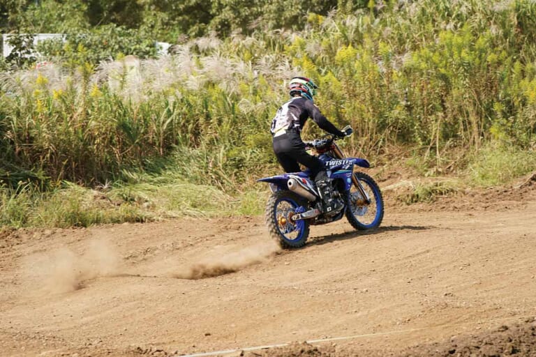 渡辺学のオフロードライディング指南|フープス|モトクロスヴィレッジ|基本|飛んでみる|コブが連続するセクション=フープスにチャレンジしてみよう!!〈渡辺学のオフロードライディング指南〉