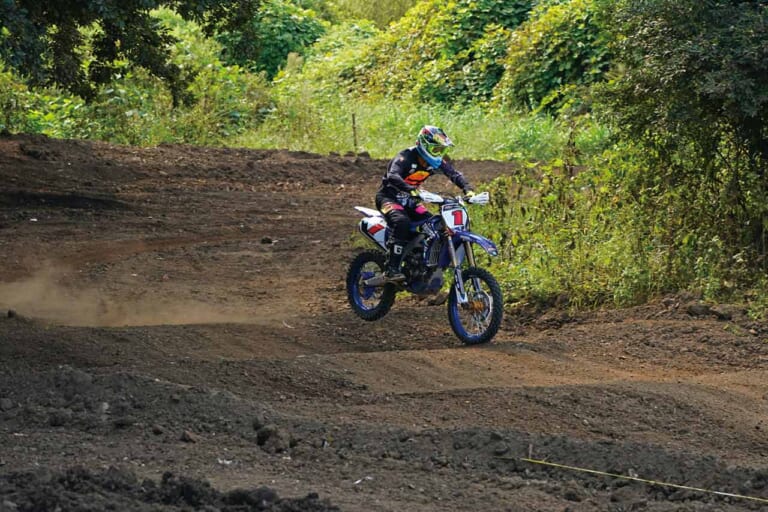 渡辺学のオフロードライディング指南|フープス|モトクロスヴィレッジ|飛んでみる|コブが連続するセクション=フープスにチャレンジしてみよう!!〈渡辺学のオフロードライディング指南〉