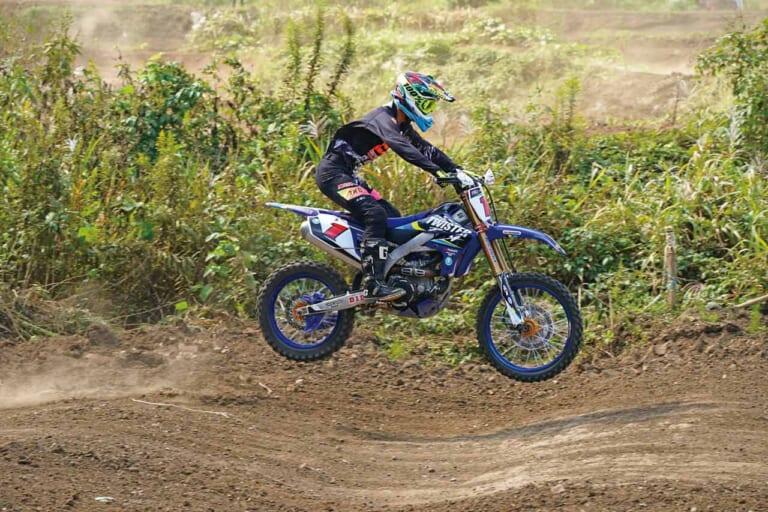 渡辺学のオフロードライディング指南|フープス|モトクロスヴィレッジ|飛んでみる|コブが連続するセクション=フープスにチャレンジしてみよう!!〈渡辺学のオフロードライディング指南〉