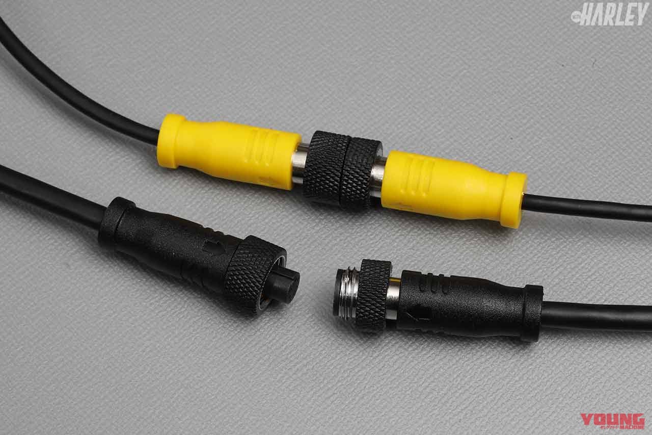 |前後カメラの定番ドラレコがさらに進化! 安全ライディングの必需品〈ミツバサンコーワ EDR-21Gα〉