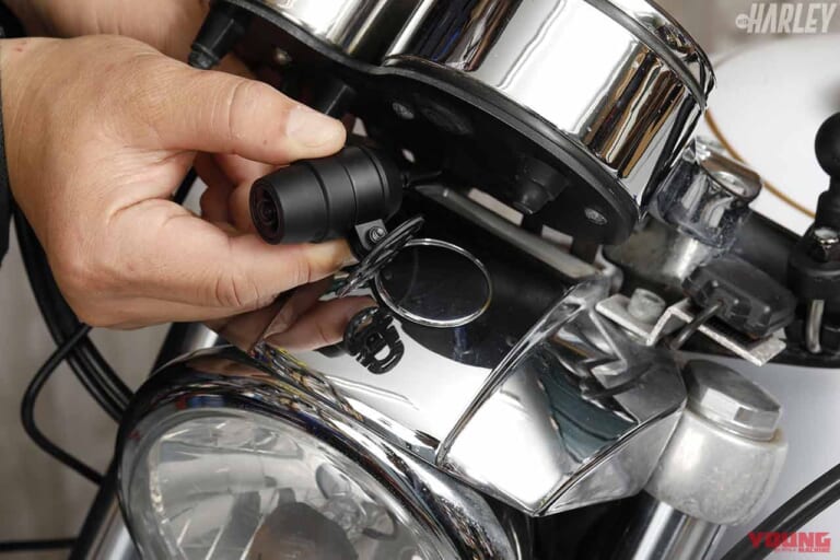 ドライブレコーダー|ミツバサンコーワ EDR-21Gα|フロントカメラ取り付け|前後カメラの定番ドラレコがさらに進化! 安全ライディングの必需品〈ミツバサンコーワ EDR-21Gα〉