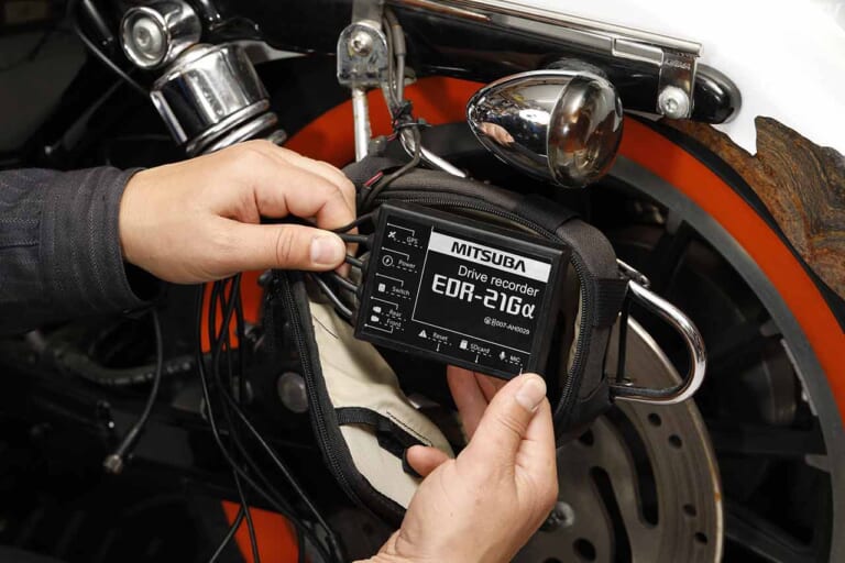 ドライブレコーダー|ミツバサンコーワ EDR-21Gα|ETC車載器用ポーチに設置|前後カメラの定番ドラレコがさらに進化! 安全ライディングの必需品〈ミツバサンコーワ EDR-21Gα〉