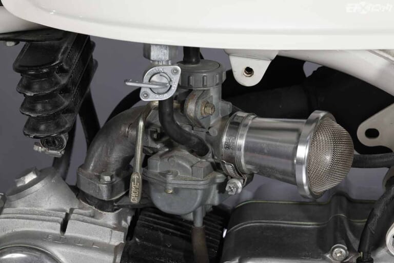 キャブレター車のガス抜き|6Vモンキー|キャブレター|しばらく乗る予定のないキャブレター車は”ガソリンを抜いておく”のが鉄則