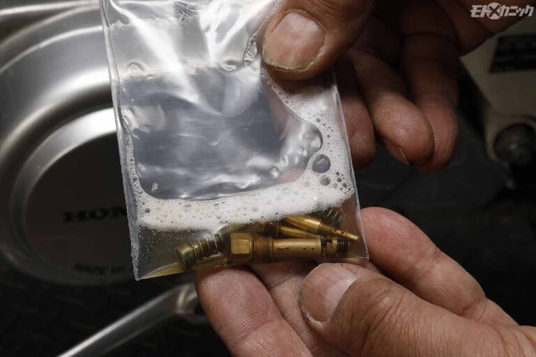 キャブレター車のガス抜き|キャブレター分解|ジェットなどの真鍮部品洗浄|しばらく乗る予定のないキャブレター車は”ガソリンを抜いておく”のが鉄則