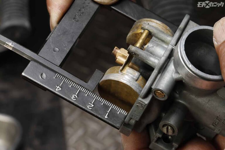 キャブレター車のガス抜き|フロートレベルゲージ|測定|しばらく乗る予定のないキャブレター車は”ガソリンを抜いておく”のが鉄則