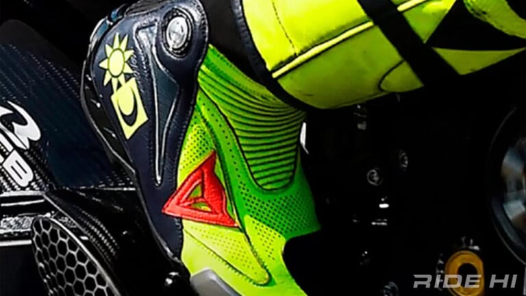 なぜダイネーゼは、ブーツをスーツの中に入れるのか？