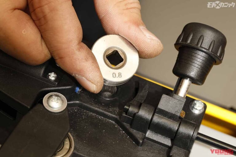 スズキッド 100V専用インバータノンガス半自動溶接機 SAYI-80N アーキュリー80ノヴァ|フィードモーターのローラー|サンメカならやっぱり気になる溶接機 〜家庭用電源で楽しむ工作機械の世界〜