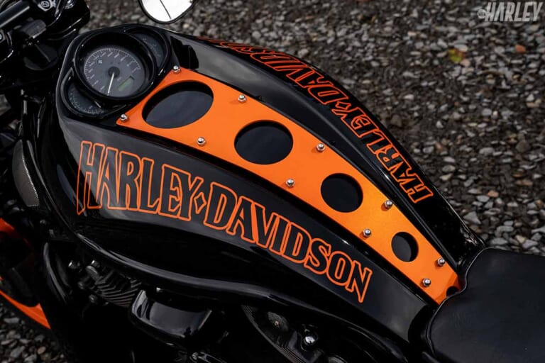 ハーレーダビッドソン VRSCDXナイトロッドスペシャル by HDブイモンスター|タンク|ハーレーカスタムトレンドニュース:磨きをかけた近未来フォルム! ’07 VRSCDX ナイトロッドスペシャル