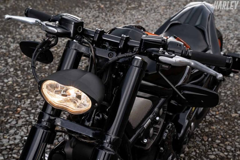 ハーレーダビッドソン VRSCDXナイトロッドスペシャル by HDブイモンスター|ヘッドライトまわり|ハーレーカスタムトレンドニュース:磨きをかけた近未来フォルム! ’07 VRSCDX ナイトロッドスペシャル