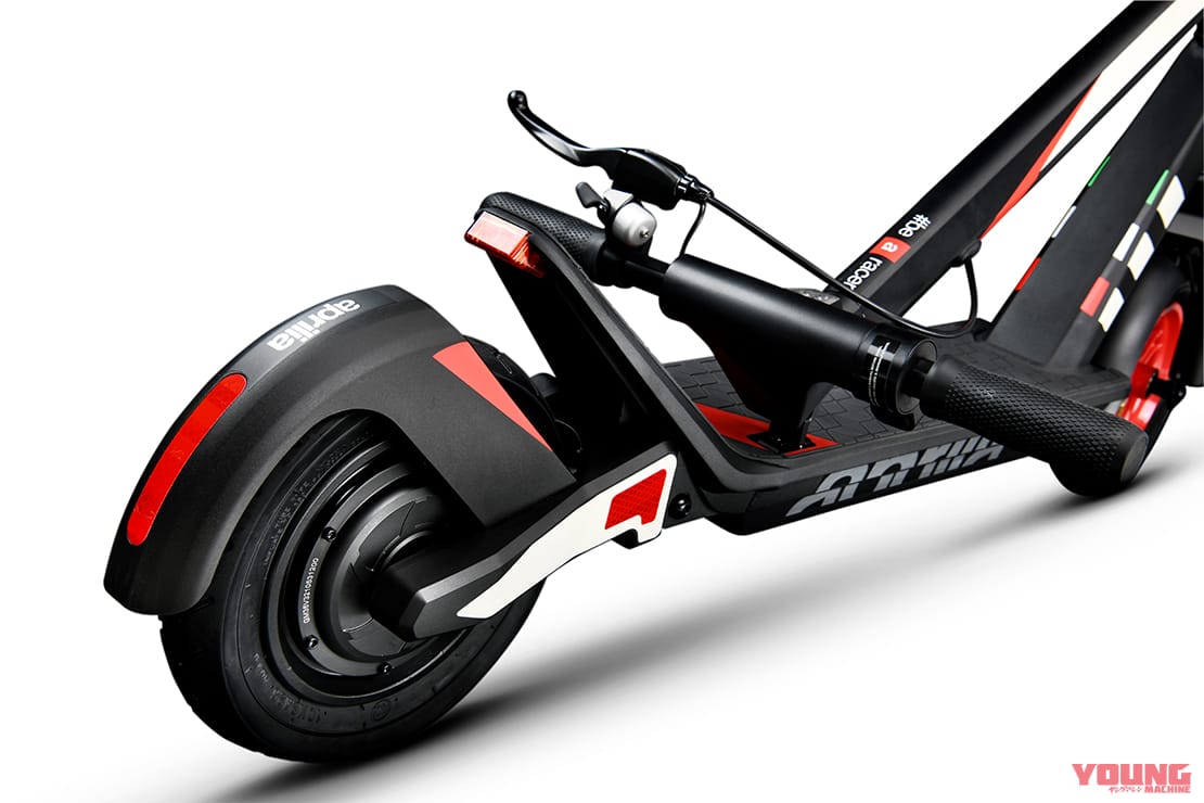 APRILIA eSR2|日本では原付バイク扱いに? 電動キックボード「アプリリアeSR2」公開!