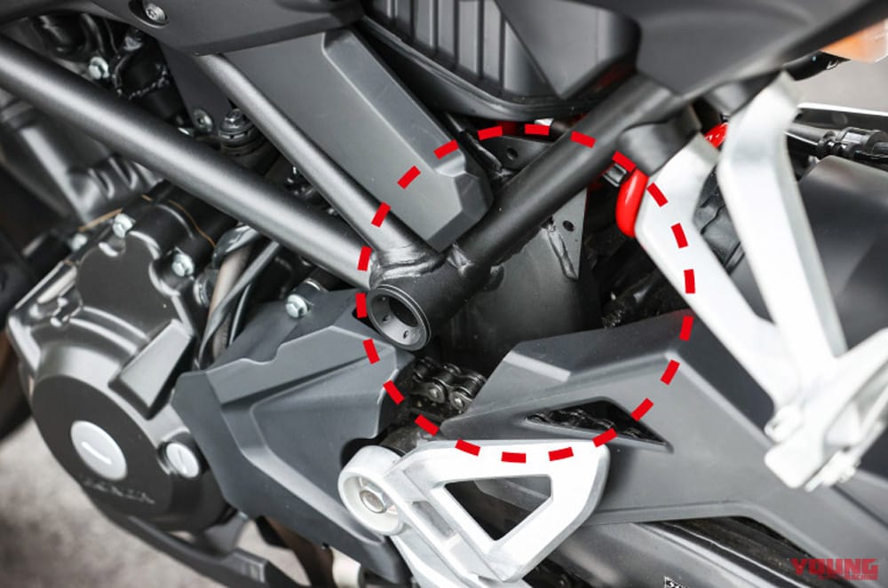 ホンダ CB250R|ピボットプレート|ホンダCB250Rディテール写真解説【スポーツライディングのスタートにふさわしい基礎マシン】
