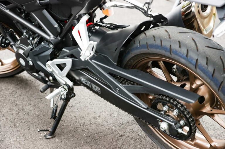 ホンダ CB250R|スイングアーム|ホンダCB250Rディテール写真解説【スポーツライディングのスタートにふさわしい基礎マシン】