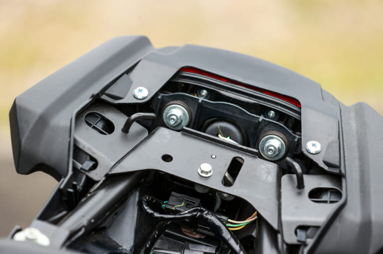 ホンダ CB250R|ヘルメットホルダー|ホンダCB250Rディテール写真解説【スポーツライディングのスタートにふさわしい基礎マシン】
