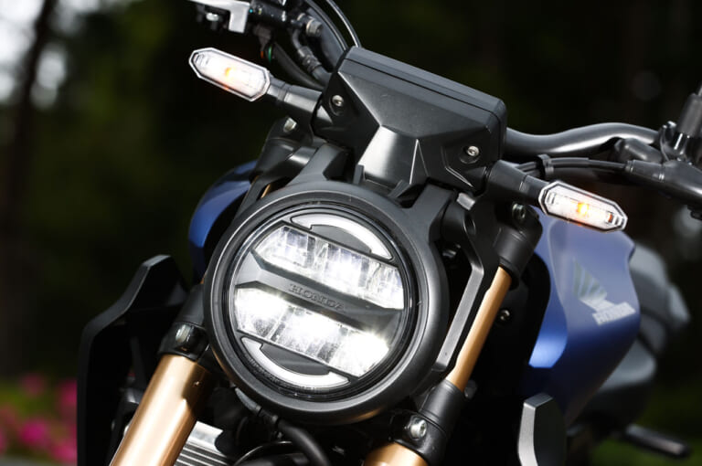 ホンダ CB250R|ヘッドライト|ホンダCB250Rディテール写真解説【スポーツライディングのスタートにふさわしい基礎マシン】