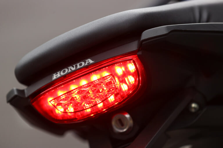 ホンダ CB250R|テールランプ|ホンダCB250Rディテール写真解説【スポーツライディングのスタートにふさわしい基礎マシン】