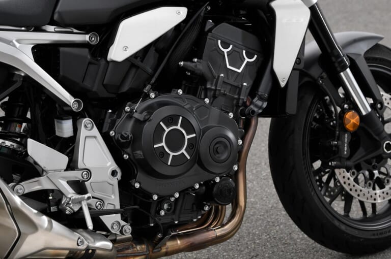 ホンダCB1000R|エンジン|ホンダCB1000R試乗インプレッション【電脳強化でより近未来的に】
