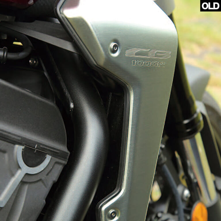 ホンダCB1000R|ラジエターシュラウド旧型|ホンダCB1000R試乗インプレッション【電脳強化でより近未来的に】
