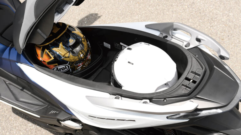 ホンダ フォルツァ|ラゲッジボックス|ホンダ フォルツァ試乗インプレッション【優秀な操縦安定性を継承。これぞ正常進化の極み】