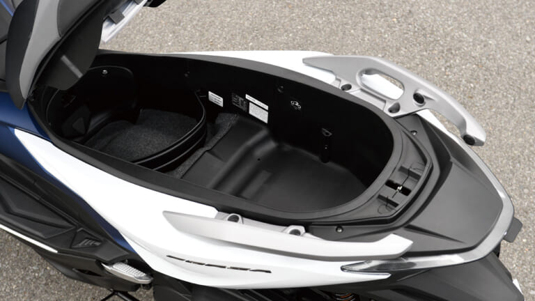 ホンダ フォルツァ|ラゲッジボックス|ホンダ フォルツァ試乗インプレッション【優秀な操縦安定性を継承。これぞ正常進化の極み】