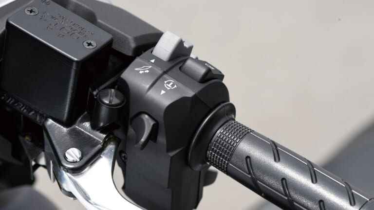 ホンダ フォルツァ|スイッチボックス|ホンダ フォルツァ試乗インプレッション【優秀な操縦安定性を継承。これぞ正常進化の極み】