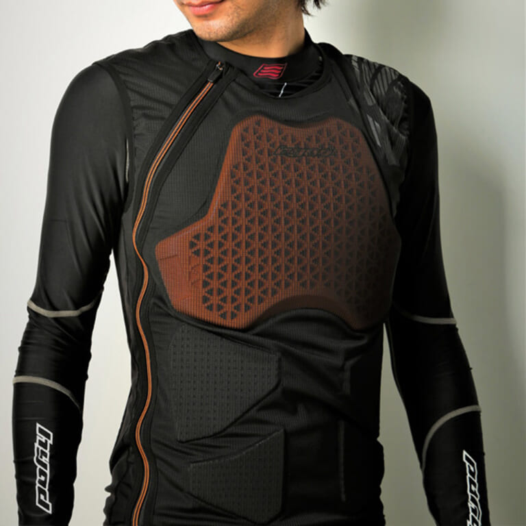 アナタの生命を守る"プロテクター"の選び方|インナー一体型|胸を保護すれば10人に3人は助かる!! アナタの生命を守る”プロテクター”の選び方