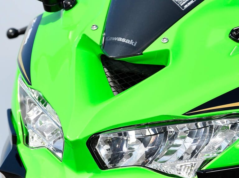 カワサキ ニンジャZX-25R SE KRTエディション|ラムエアダクト|カワサキ ニンジャZX-25R SE KRTエディション試乗インプレ【法定速度内での快感に価値あり】