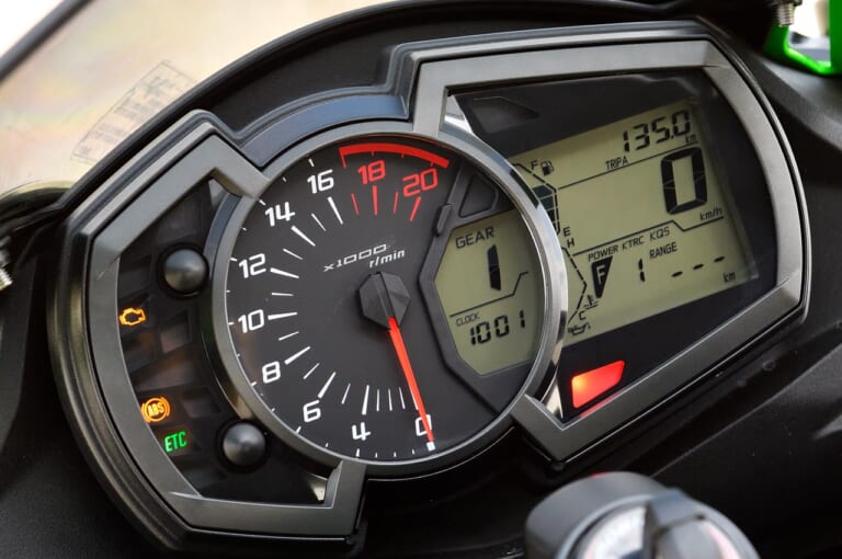 カワサキ ニンジャZX-25R SE KRTエディション|メーター|カワサキ ニンジャZX-25R SE KRTエディション試乗インプレ【法定速度内での快感に価値あり】