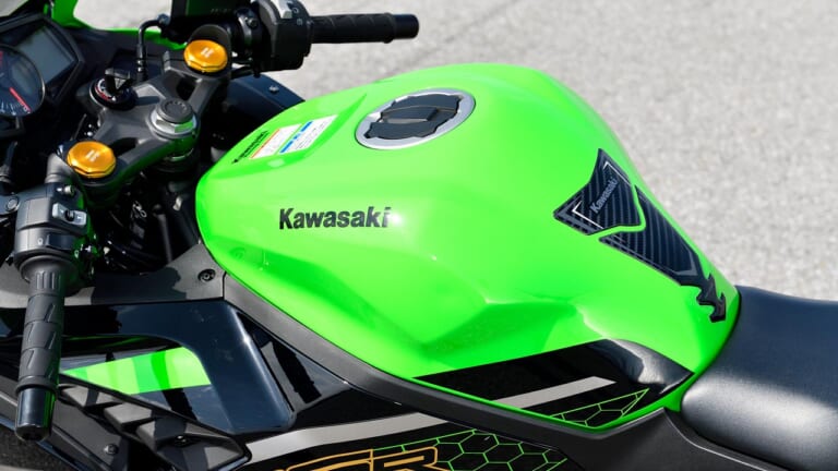 カワサキ ニンジャZX-25R SE KRTエディション|タンク|カワサキ ニンジャZX-25R SE KRTエディション試乗インプレ【法定速度内での快感に価値あり】