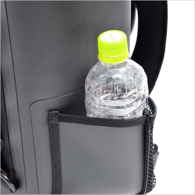 ドッペルギャンガー|TPUウォータープルーフバックパック|ボトルホルダー|ドッペルギャンガー TPUウォータープルーフバックパック試用インプレ【完璧な防水性&空気も漏らさず!】